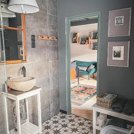 Hungry Grape Guests بيت ضيافة