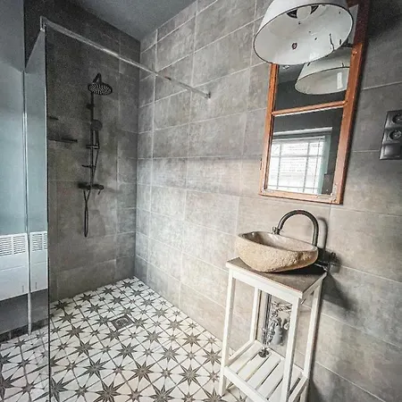 Hungry Grape Guests بيت ضيافة