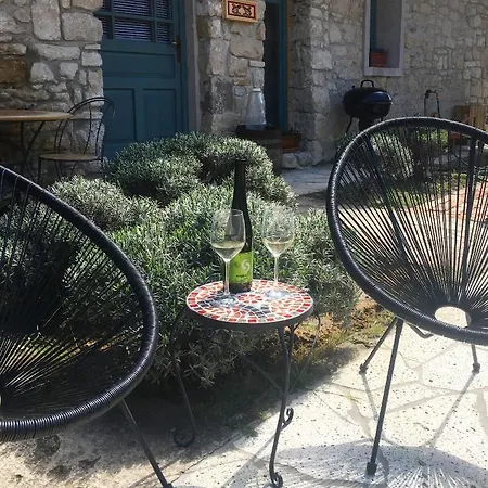 Hungry Grape Guests بيت ضيافة 3*